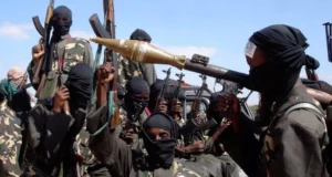 دور محدد الطاقة في استراتيجية الفواعل المسلحة العنيفة من غير الدول في الشرق الأوسط - حالتا تنظيم القاعدة والدولة الإسلامية (داعش)