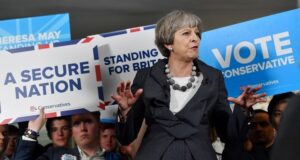 "تيريزا ماي" تصدر كتابا بعنوان "إساءة استخدام السلطة"