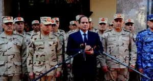 وول ستريت جورنال.. "السيسي" لن يخفف قبضة الجيش على الاقتصاد